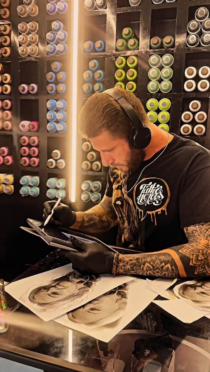 Ramon Vicente, realism and black and grey tattoo artist, portrait in studio